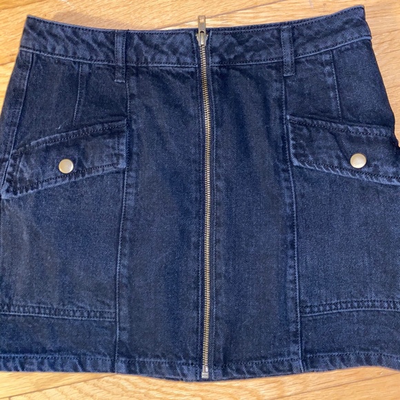 Forever 21 Black Zip-Up Denim Skirt - Picture 2 of 7